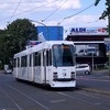 Die Verstärker der Linie 107 wurden eine ganze Zeit lang mit den M-Wagen der 1400er Serie abgewickelt. Hier zeigt sich 1407 an der Wendestelle Hollestraße