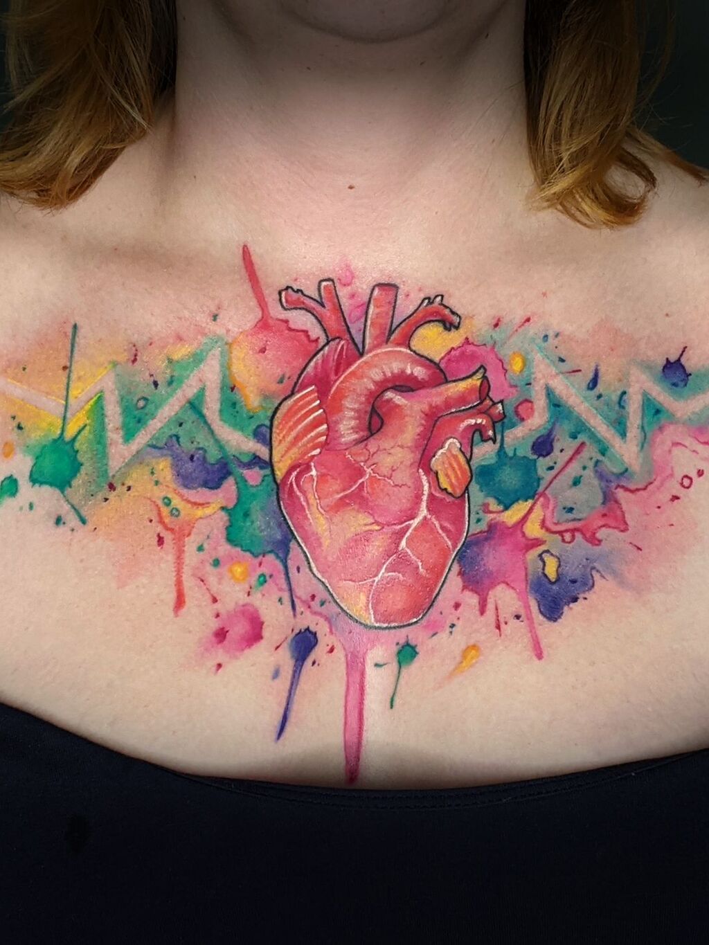 ein schöner fineline Vodel von Julia auf dem Oberschenkel tätowiert