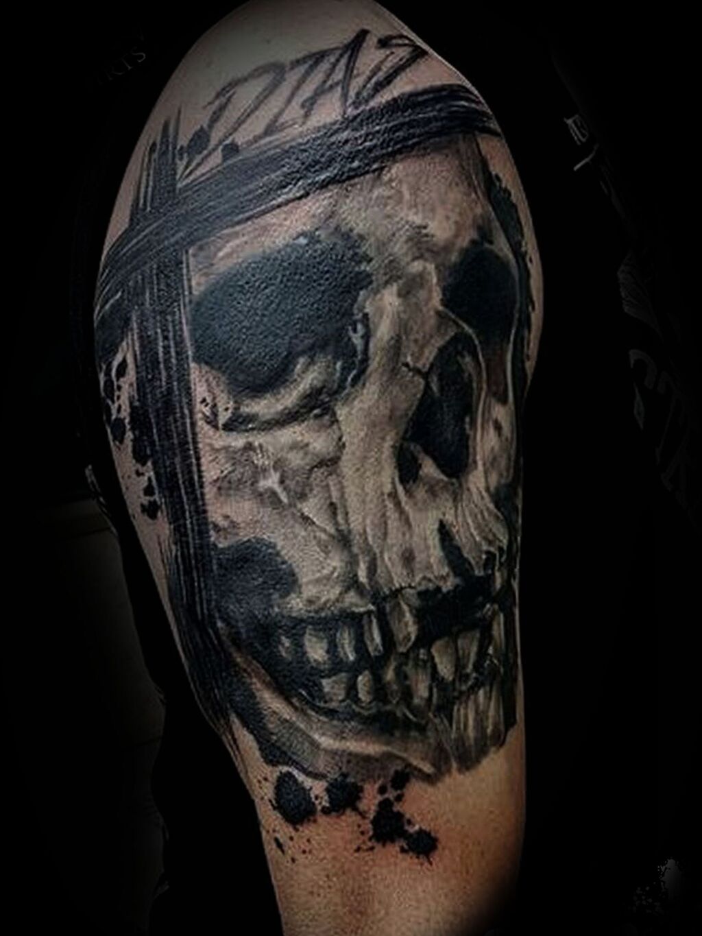 trash-polka-inspiriertes-tattoo-berlin-skull-dias