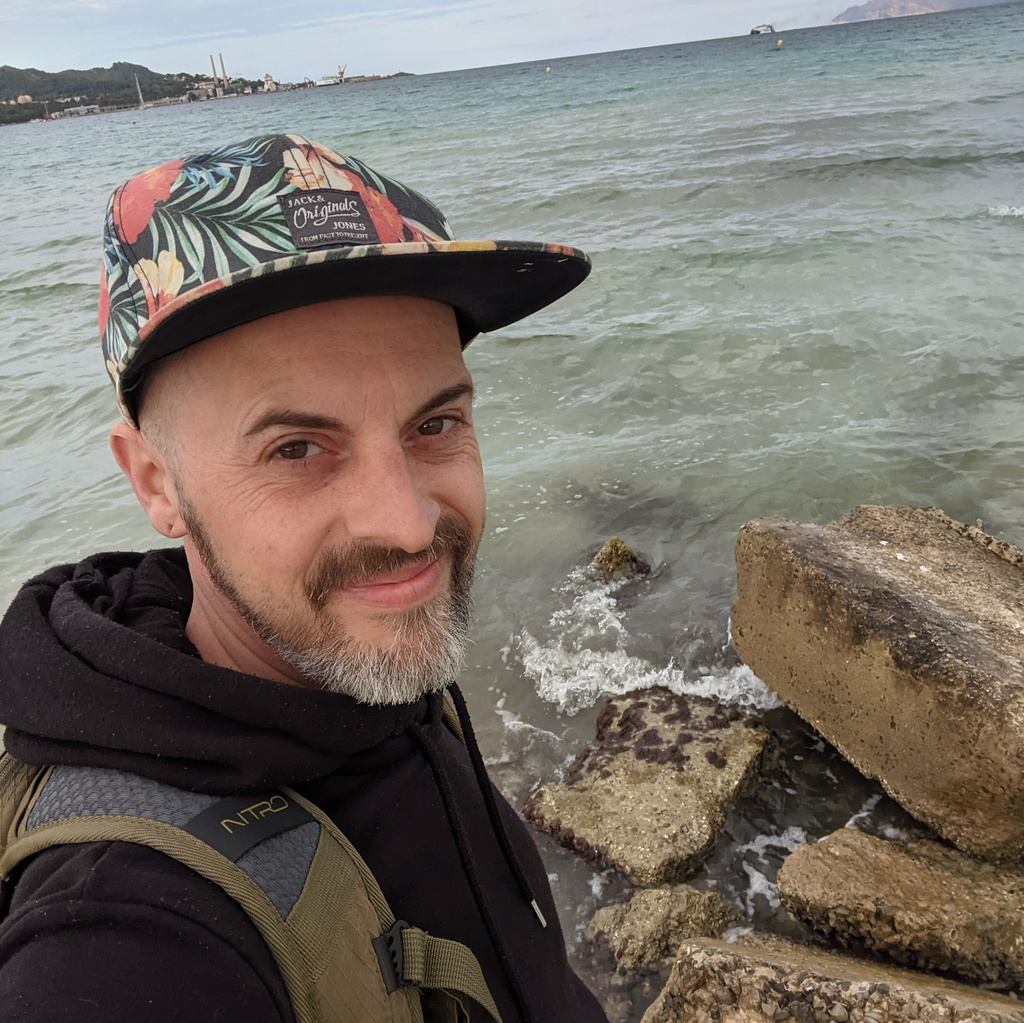 Ein Portraitfoto von Chris selbst