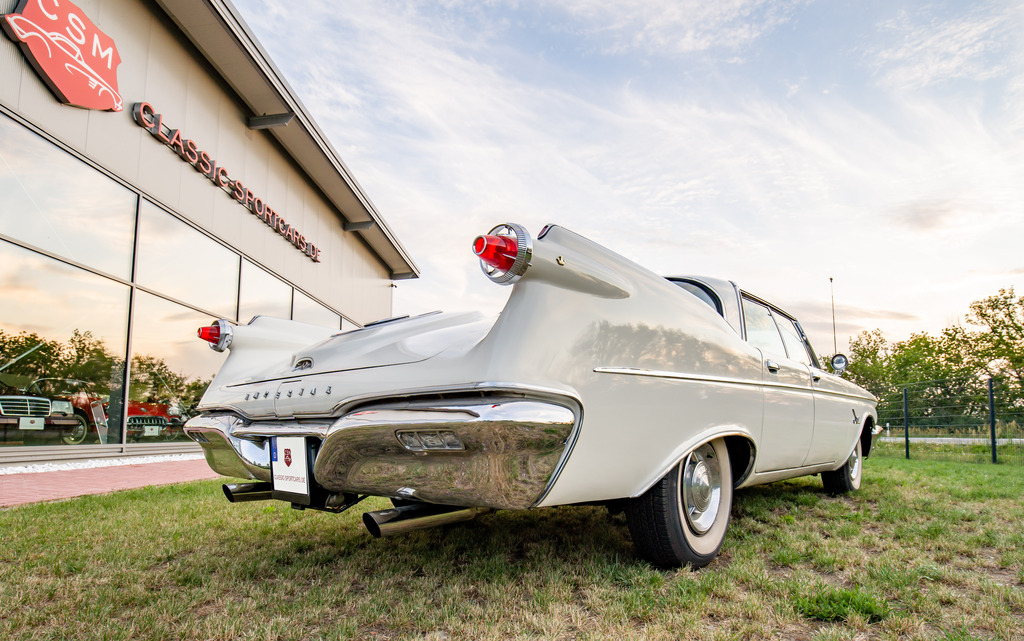 IMPERIAL CROWN 4 DOOR HARDTOP 1960