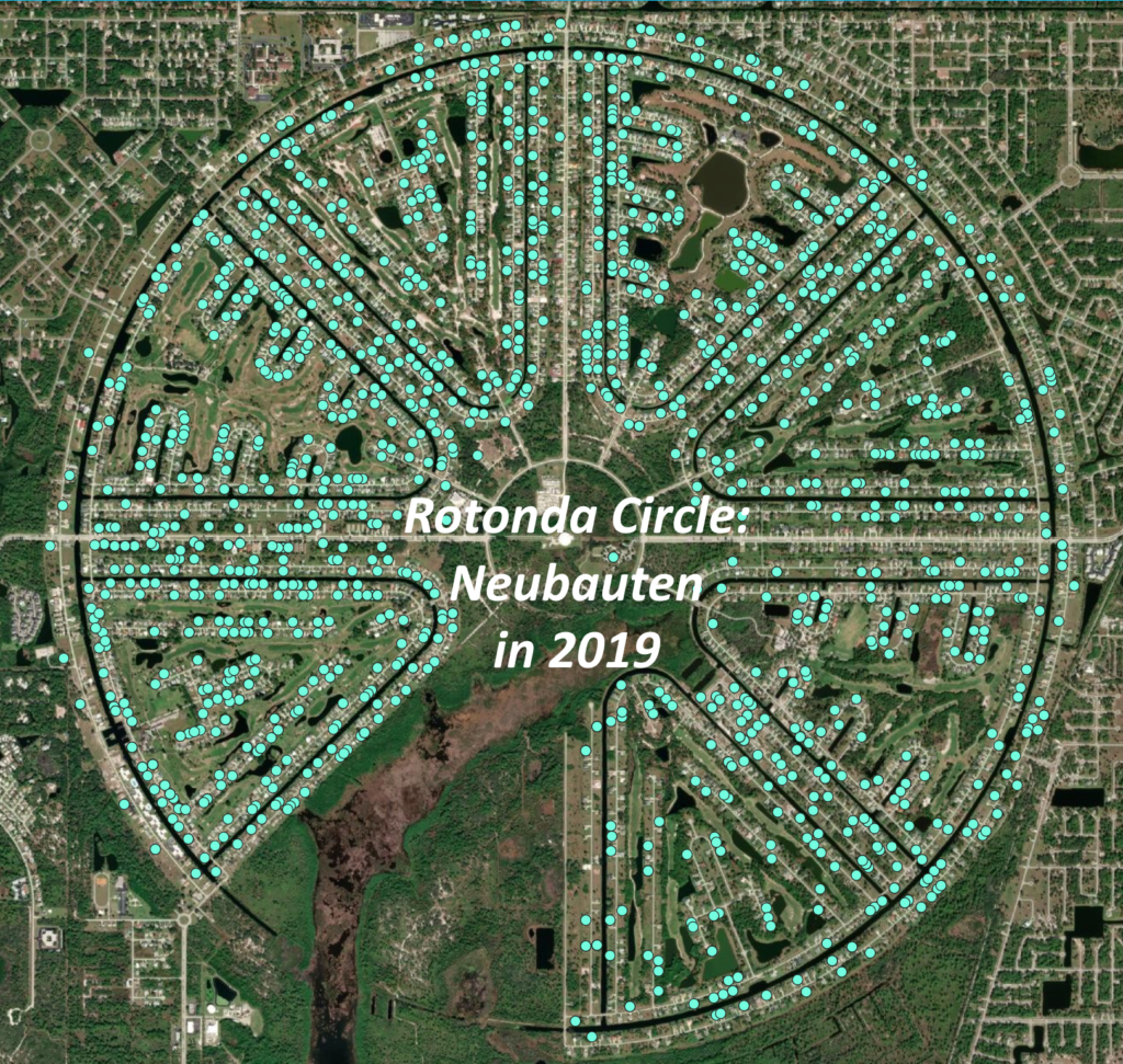 Blick auf eine wunderschöne Wohnsiedlung im Rotonda Circle, die direkt an einem Golfplatz grenzt