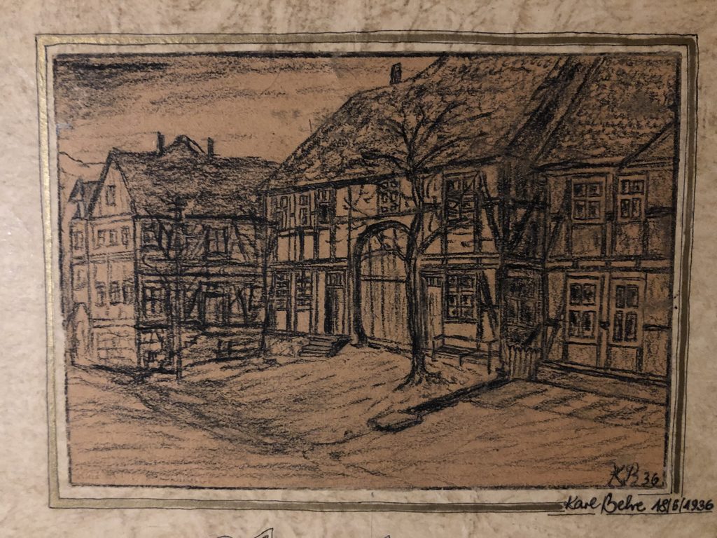 Geburtshauses gegenüber der Pfarrkirche