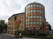 Renommiertes und gepflegtes Ärztehaus in Hürth mit rötlicher Klinkerfassade