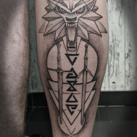 dotwork-geometric-tattoo-berlin-the-witcher