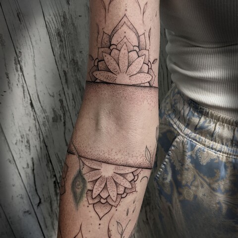mandala-fineline-dotwork-tattoo-berlin-ringe