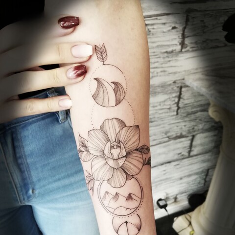 geometric-orchideen-tattoo-berlin