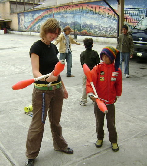 Anni Küpper - Juggler & Performer