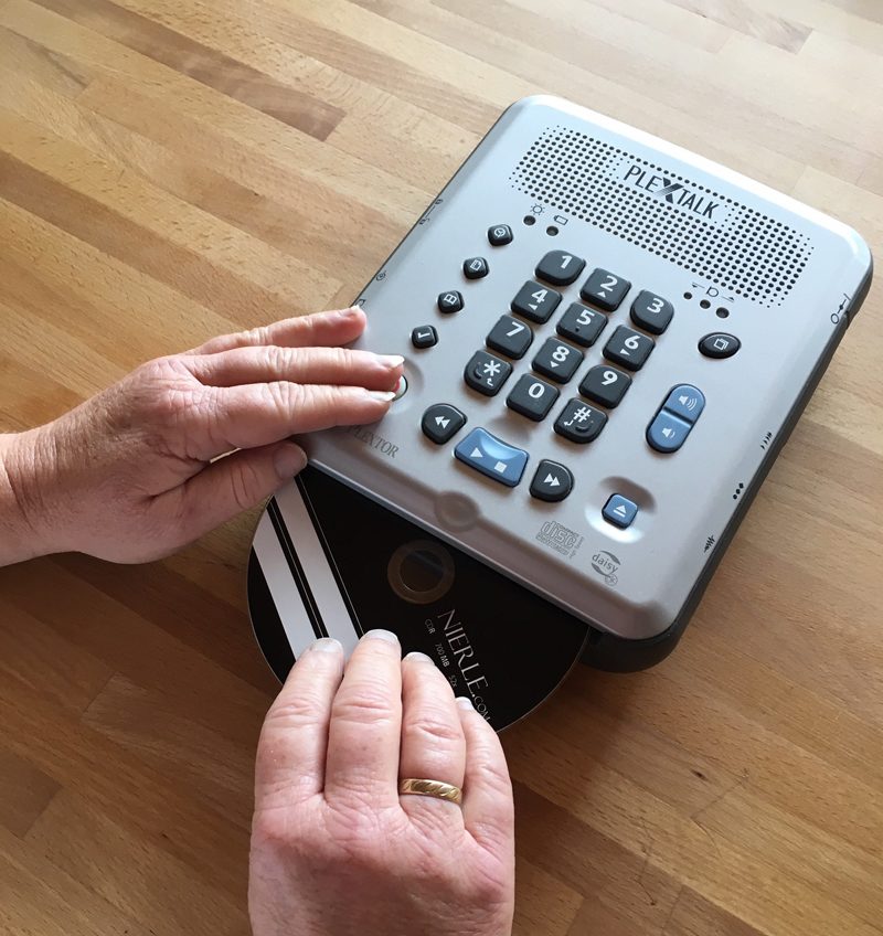 Ein Daisyplayer wird bedient