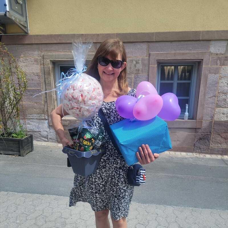 Herzlichen Glückwunsch zu einem erfolgreichem Jahr bei sui cura, wir bedanken uns für deinen Einsatz und freuen uns auf weitere Jahre mit dir