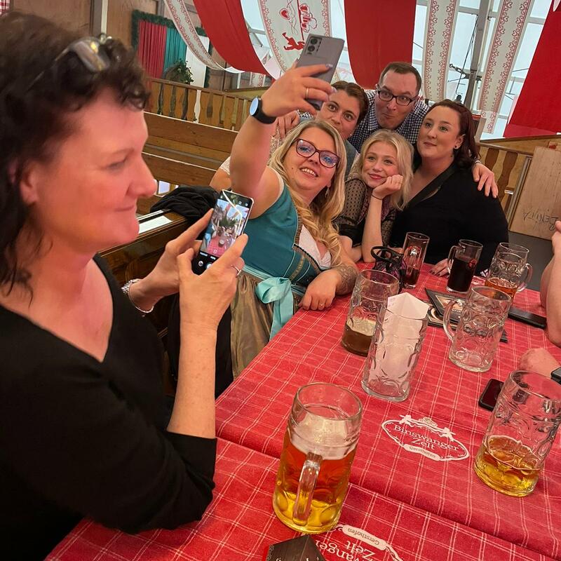 Von allen Richtungen wurden wir beim Selfie machen, fotografiert ;)