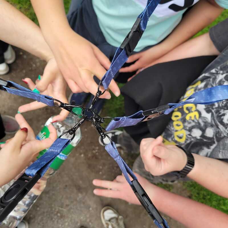 Die Schüler kurz vor ihrem Spendenlauf, eine Rund betrug 400 Meter für jede Runde gabs von uns 10 €