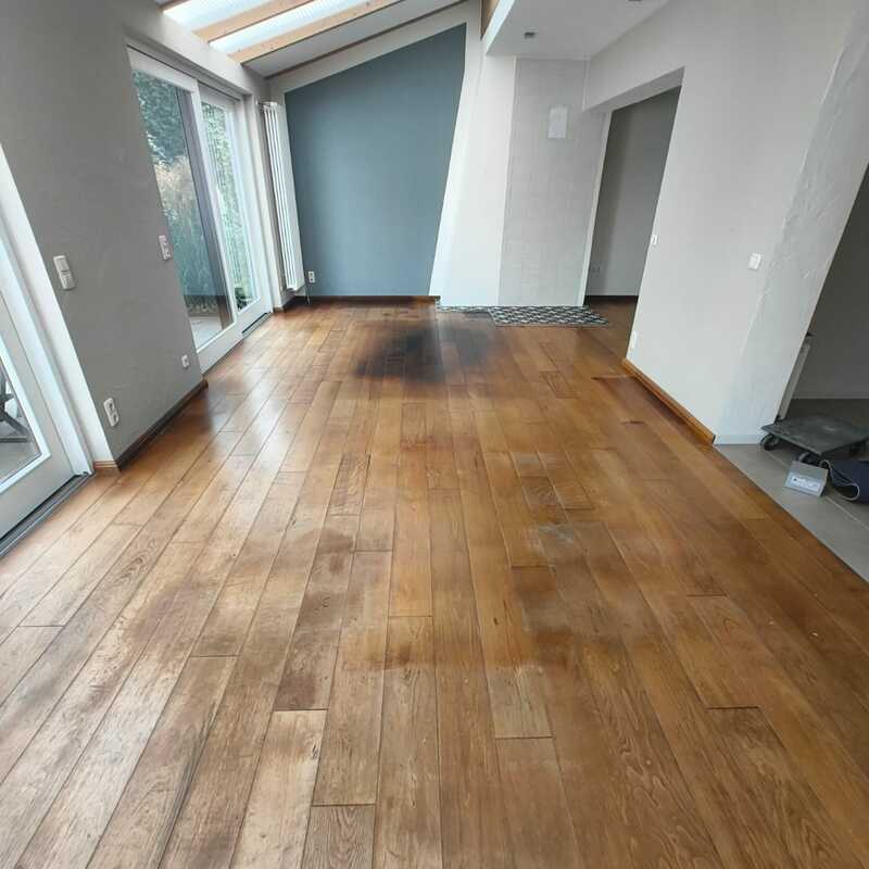 Paketboden abgeschliffen und neu versiegelt