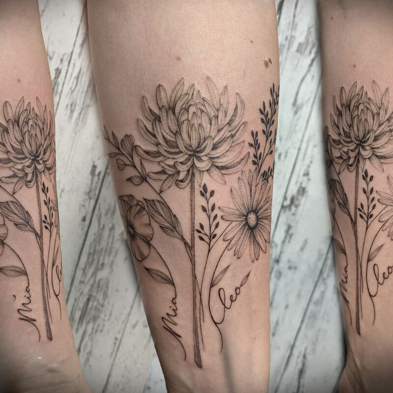 fineline-tattoo-berlin-geburtsblumenstrauß