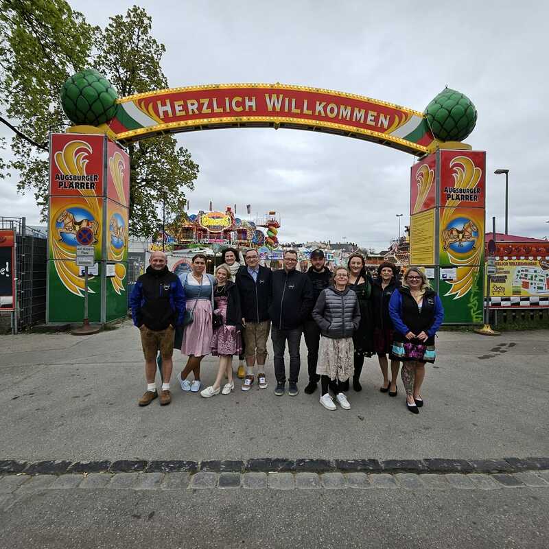 Wir alle in voller Pracht.