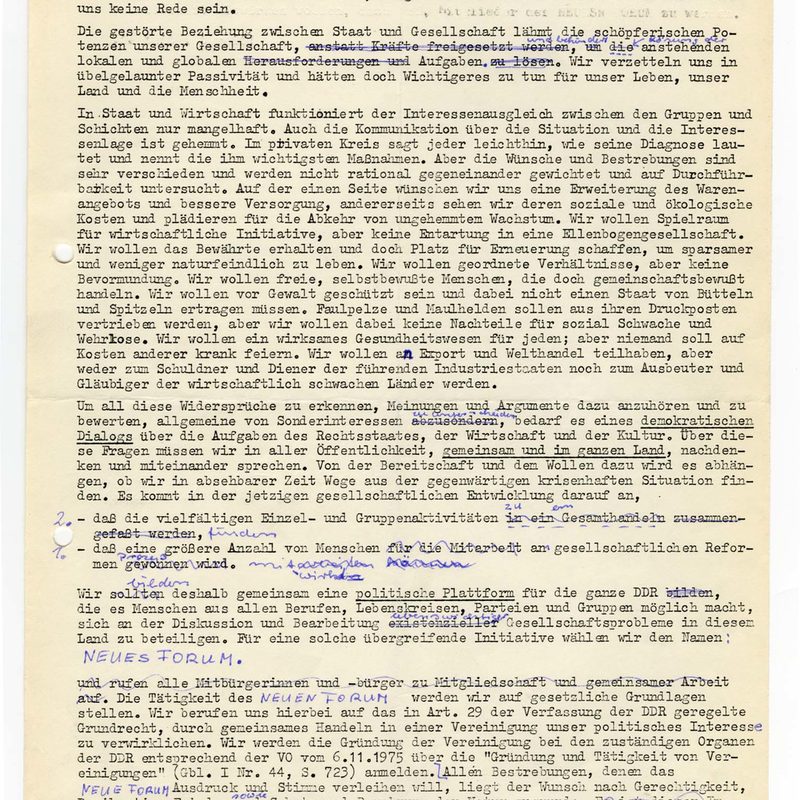 4.	Entwurf des Gründungsaufrufes "Aufbruch 89 - Neues Forum" mit handschriftlichen Anmerkungen von Katrin Eigenfeld. Der Aufruf wurde von den 30 Erstunterzeichnern am 09./10. September 1989 in Grünheide bei Berlin auf dem Grundstück von Katja Havemann erarbeitet. Unter den Gründern auch Katrin Eigenfeld aus Halle und Erika Drees aus Stendal.