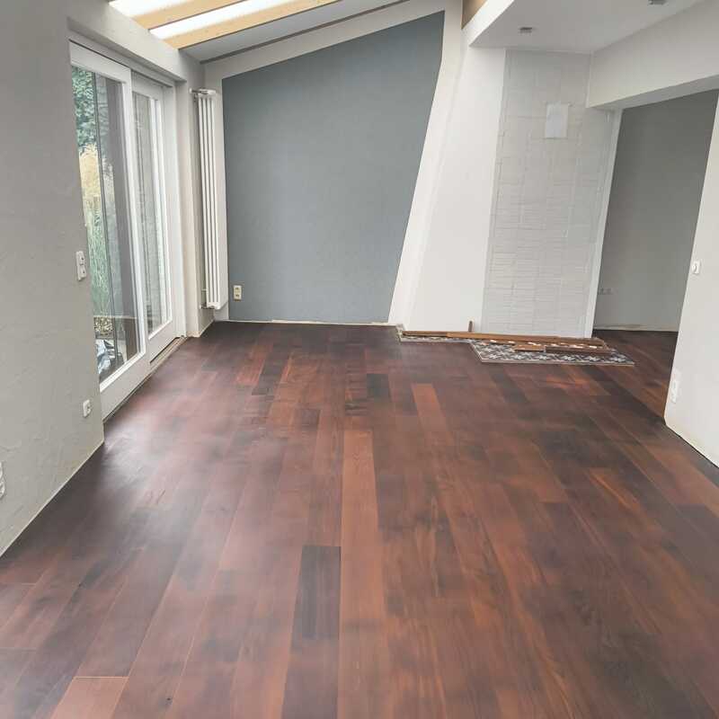 Paketboden abgeschliffen und neu versiegelt