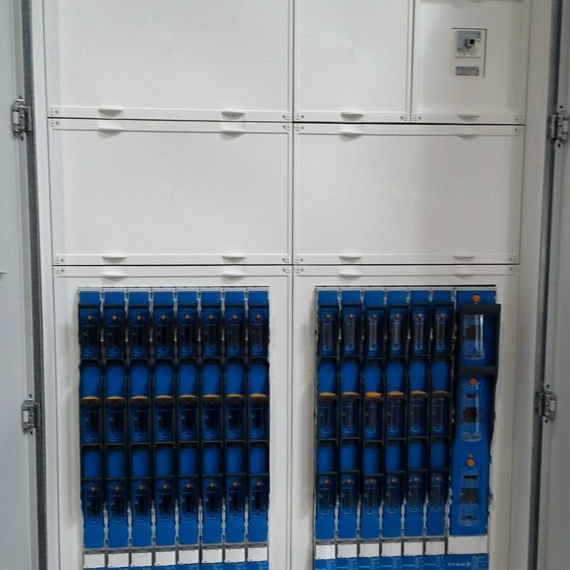 Schrank mit Abdeckungen