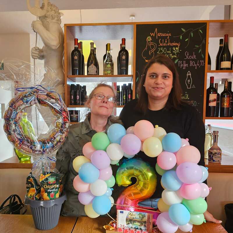 Liebe Simone, liebe Jessi ein und zwei Jahre zugehörigkeit bei sui cura, vilen lieben dank für eure treue!!!!!!