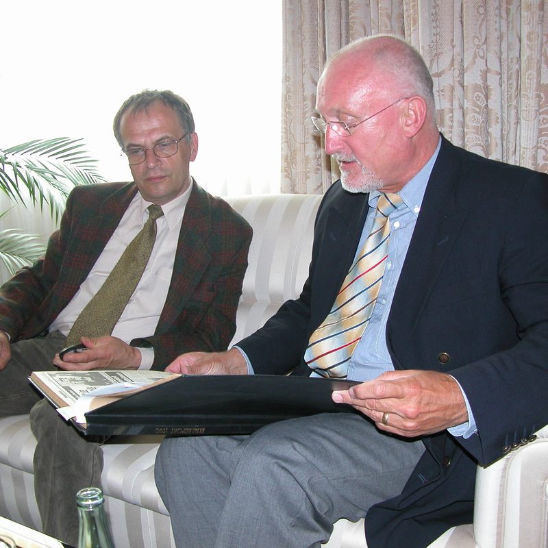 Gerd Gies und sein Nachfolger Reinhard Höppner (SPD)
im Jahr 2005