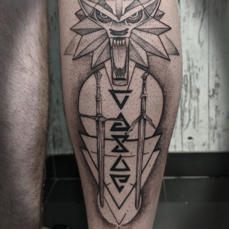 dotwork-geometric-tattoo-berlin-the-witcher