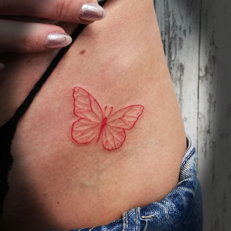fineline-linework-color-tattoo-berlin-schmetterling