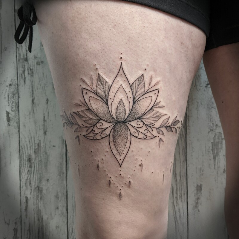 fineline-geoemtric-dotwork-tattoo-berlin-lotus