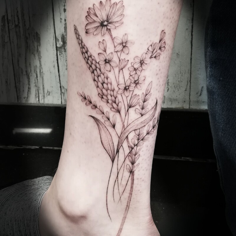 fineline-whipshading-tattoo-berlin-blumen