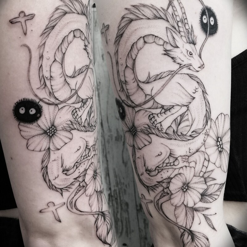 fineline-anime-tattoo-berlin-drache-mit-blumen