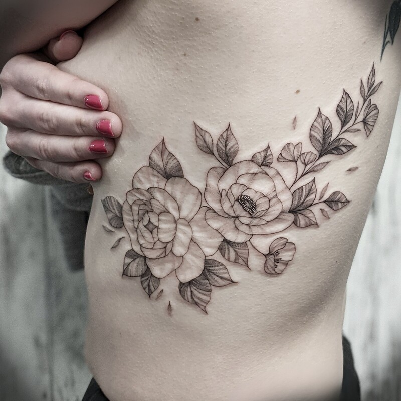 fineline-whipshading-tattoo-berlin-pfingstrosen