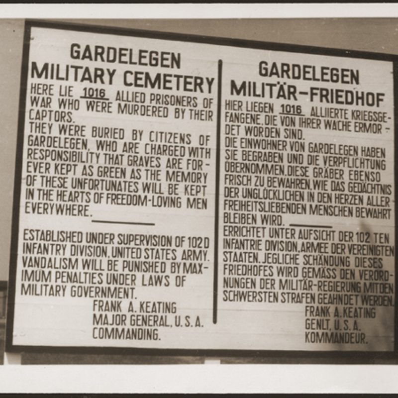 Die Amerikaner ließen einen Friedhof anlegen und die Opfer bestatten.