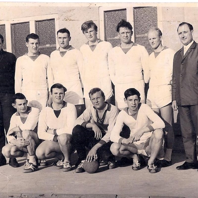 Mit den Handballern der BSG Traktor Immekath feierte Wille (hinten Mitte) im Jahr 1968 den Aufstieg in die Handball-Bezirksliga.	Foto: Alfred Dänecke