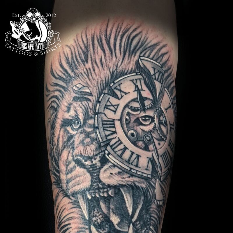 Realistic Tattoo Berlin Löwe Ziffernblatt