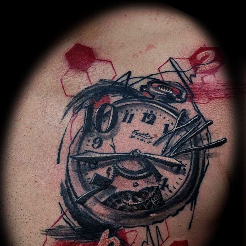 trash-polka-inspiriertes-tattoo-berlin-uhr