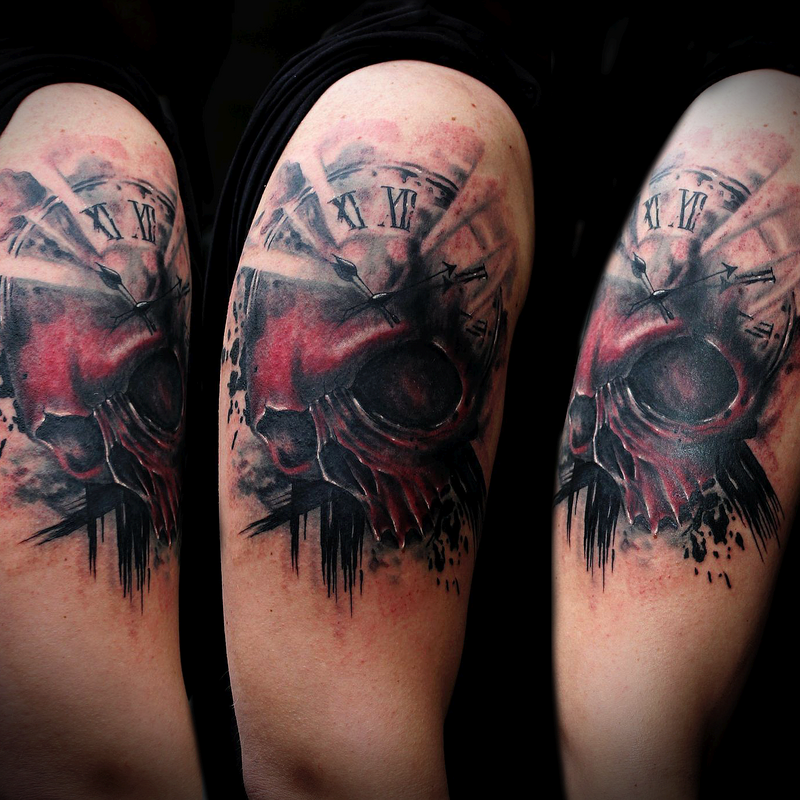 trash-polka-inspiriertes-tattoo-berlin-skul-uhr