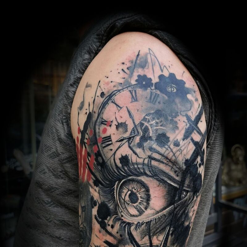 trash-polka-inspiriertes-tattoo-berlin-auge-kompass