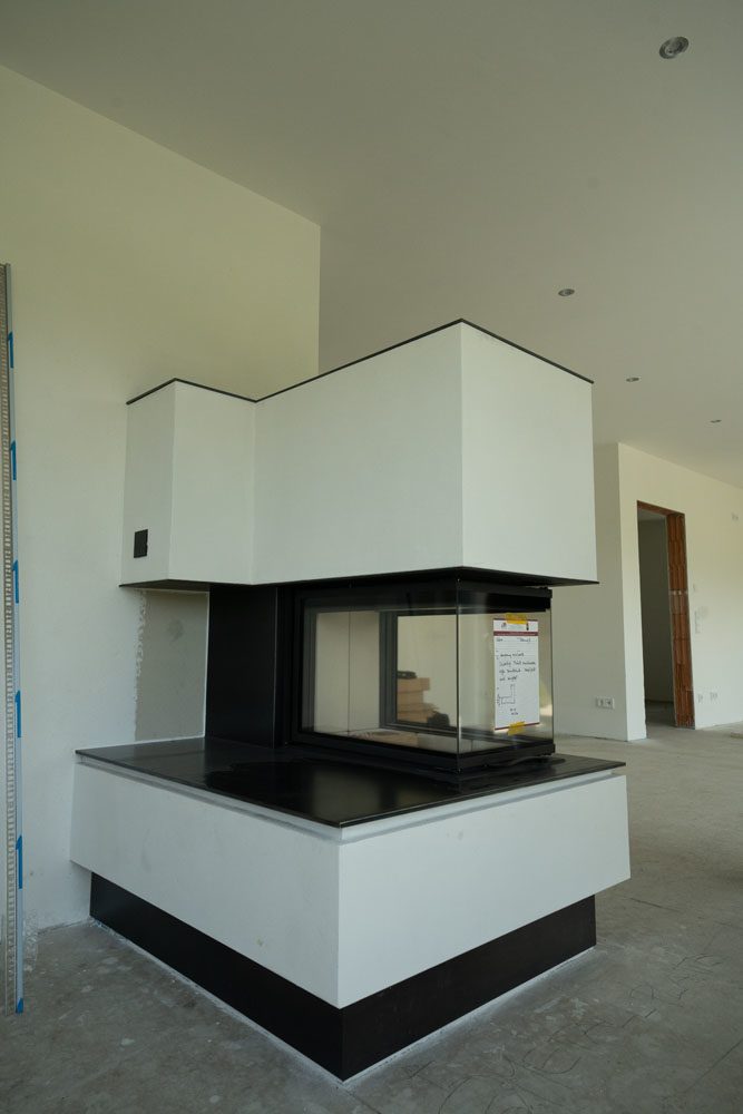 Ein Ofen im Aufbau in der ersten Wohnung