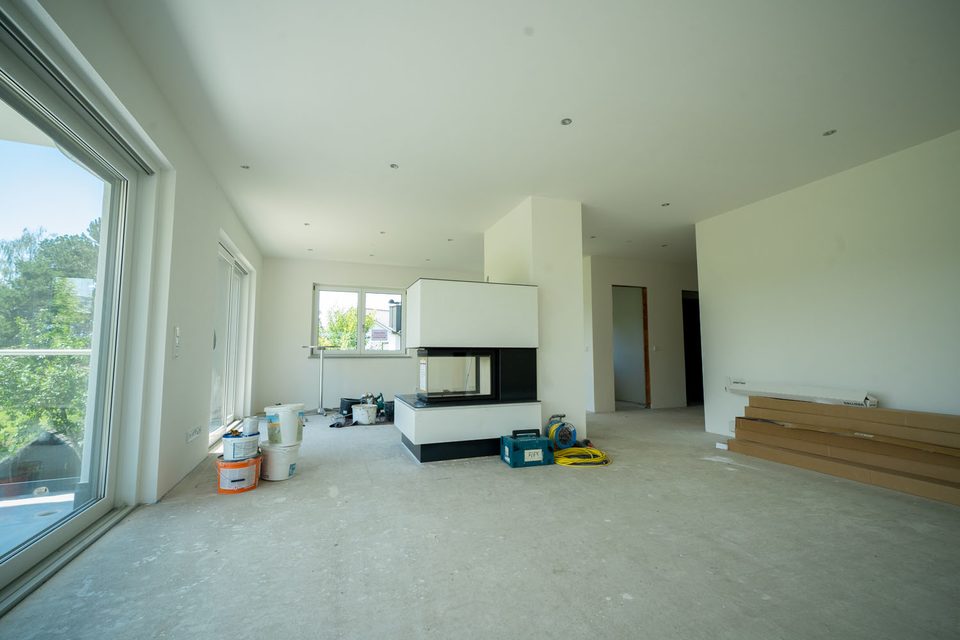 Ein Ofen im Aufbau in der ersten Wohnung