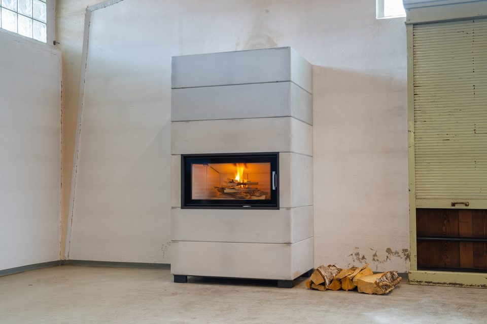 Dieser Ofen in Betonoptik wärmt nun Besitzer eine Lagerhalle