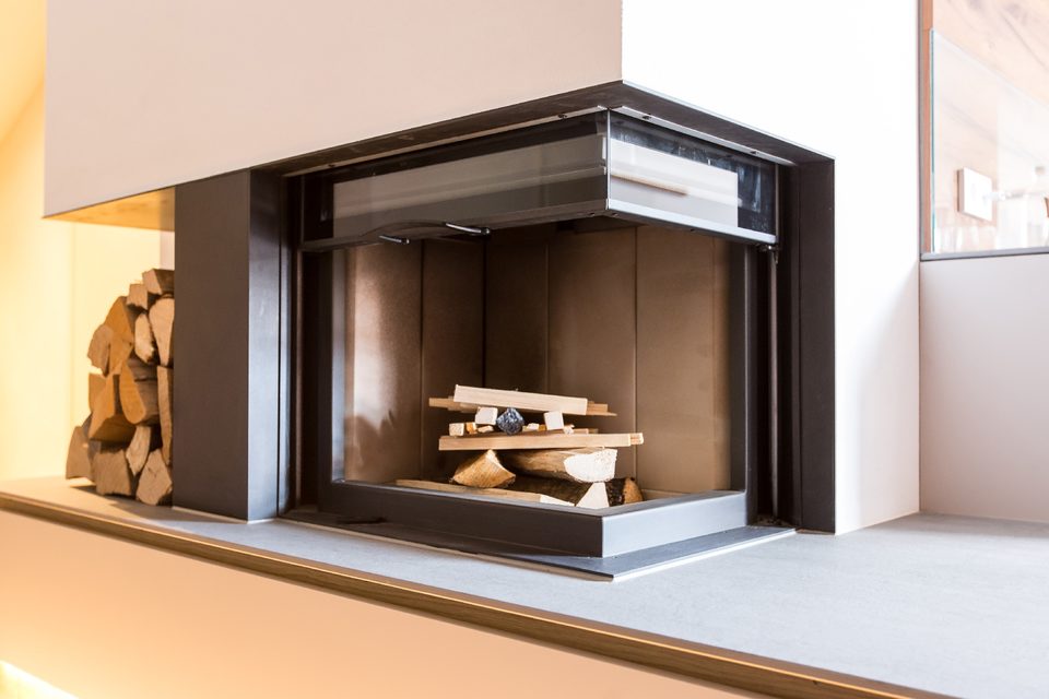 Nahaufnahme des Holzstapels für das richtige Einheizen